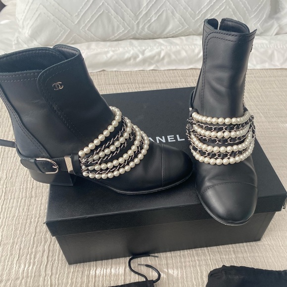 Authentic Chanel boots perfect condition - Picture 2 of 11